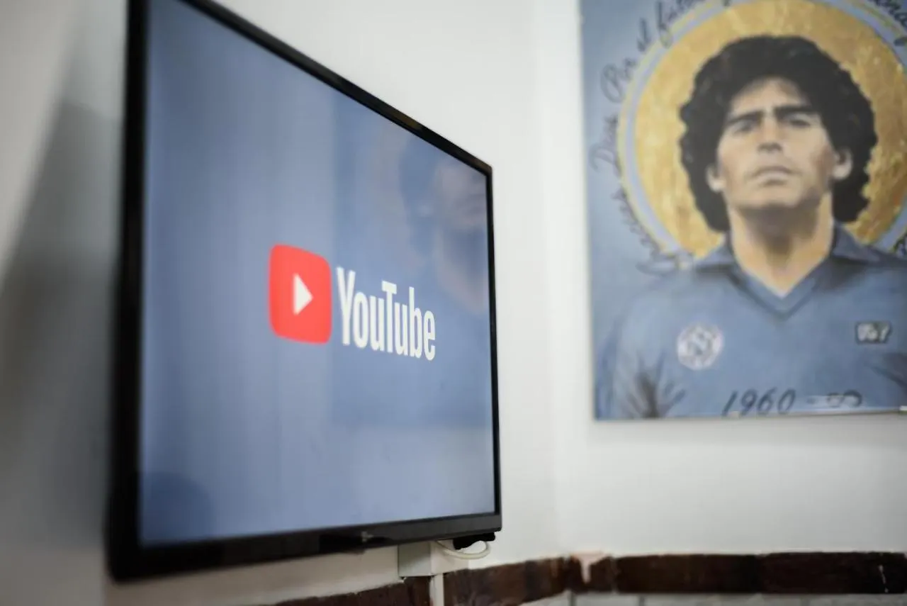 Esse Home Neapol 0*,  Itálie